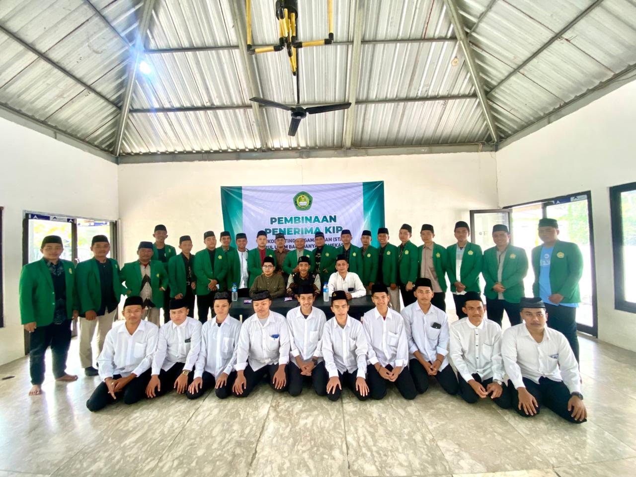Pembinaan Penerima KIP Semester Genap Tahun Akademik 2024-2025 STAI Darul Ulum Banyuanyar Pamekasan